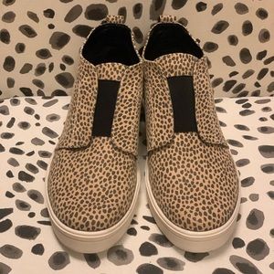 Leopard sz 9 slip on sneakers Universal Thread
